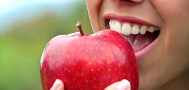 فوائد الفواكه للأسنان