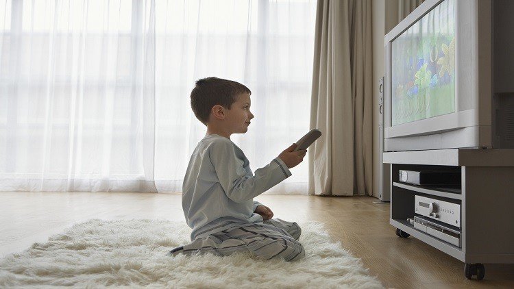 العمر المسموح لطفلك بمشاهدة التلفاز