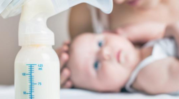 طرق اقناع الطفل على الرضاعة الصناعية